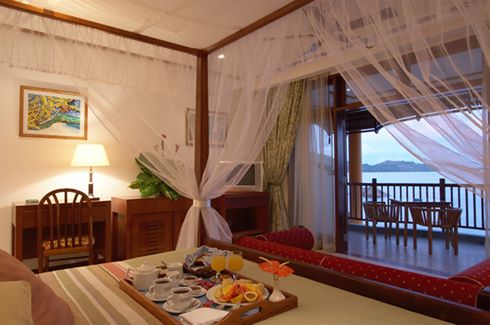 SZ14-HighRes-La_Reserve-Seychelles-PraslinDeluxe__Room_with_Balcony